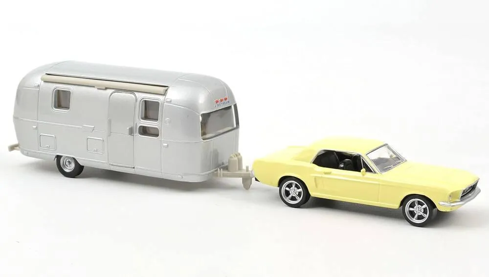 1/43 FORD MUSTANG 1968 JAUNE MEADOWLARK ET CARAVANE AIRSTREAM JET-CAR