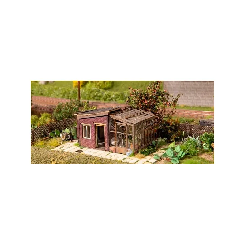 Abri de jardin en ruines. JOSWOOD 21052