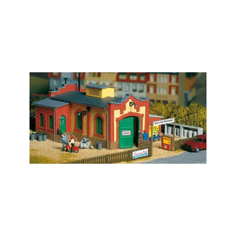 Atelier de réparation de véhicules. AUHAGEN 12344