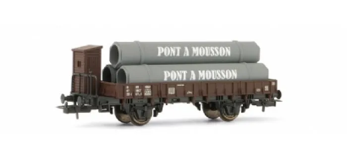 Wagon à bords bas avec guérite de frein chargé de tubes marqués "pont à mousson"