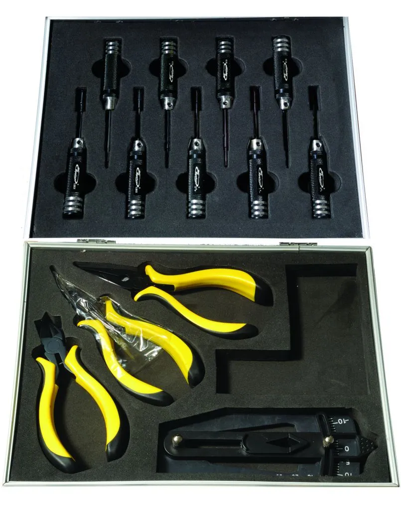 VALISE D'OUTILS DE MODELISME (13 PIECES)